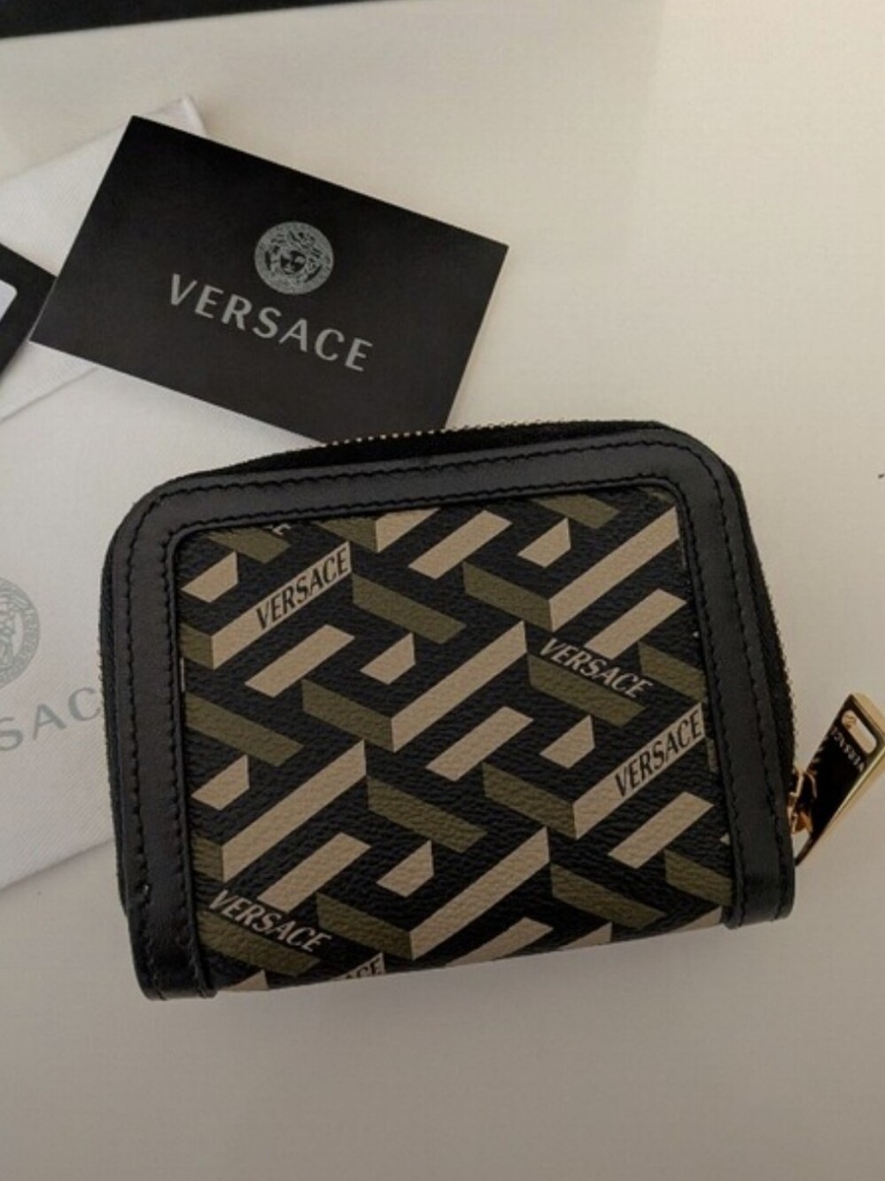 Versace Black and Gold Geometric Zip Wallet/ Bnwt - Picture 2 of 8